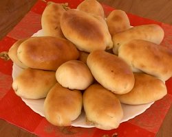 Пирожки с овощной начинкой и плюшки